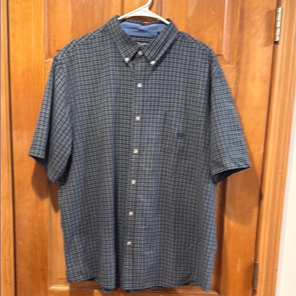 Chaps men’s easy care short sleeve button down size XXlarge.